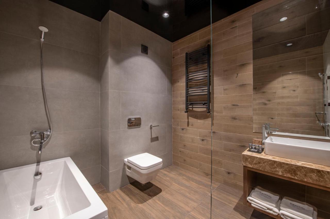 Bristol Hotel And Spa 巴库里阿尼 外观 照片